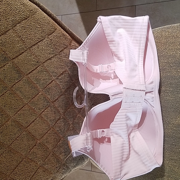 Playtex Secrets Perfectly Smooth Wirefree Light Pink Striped Print Bra NWT - Picture 2 of 3